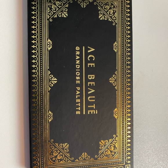 Ace beauty eyeshadow palette - Picture 2 of 2